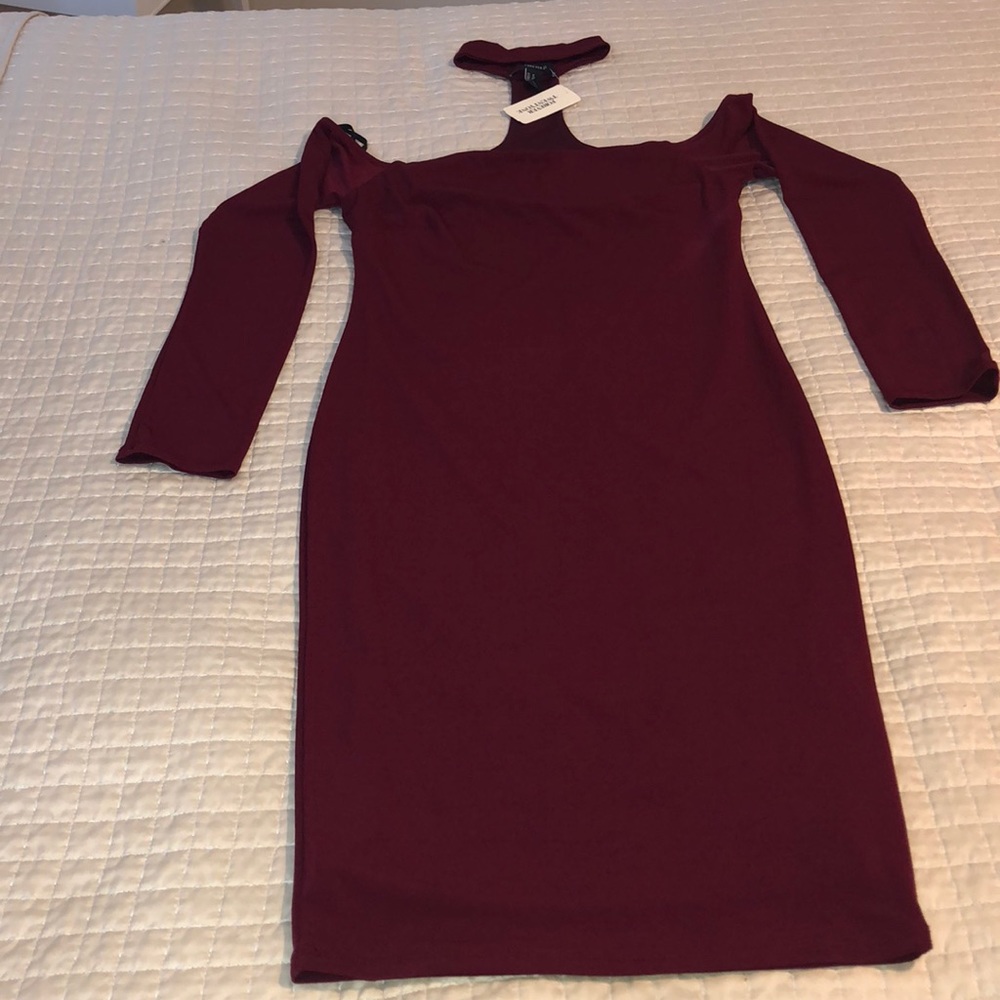Maroon cocktail dress. 👗
